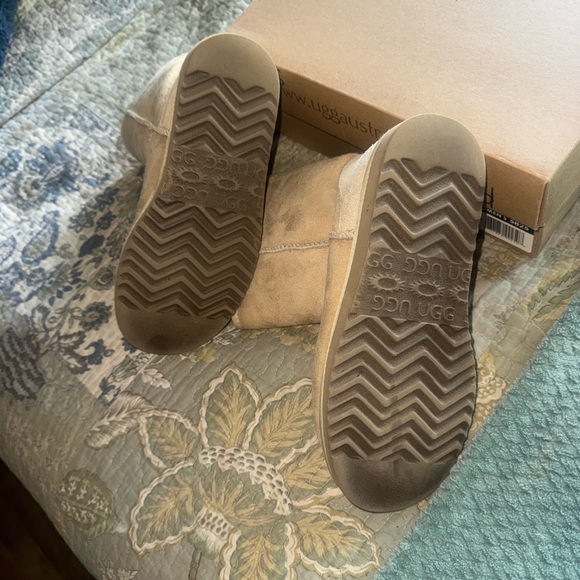 Like New! Authentic Women's UGG Classic Short Boots - Sand, Size 6" - Picture 3 of 8